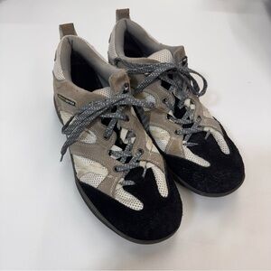 Men's Athletic Shoes in Black and Tan GDefy.